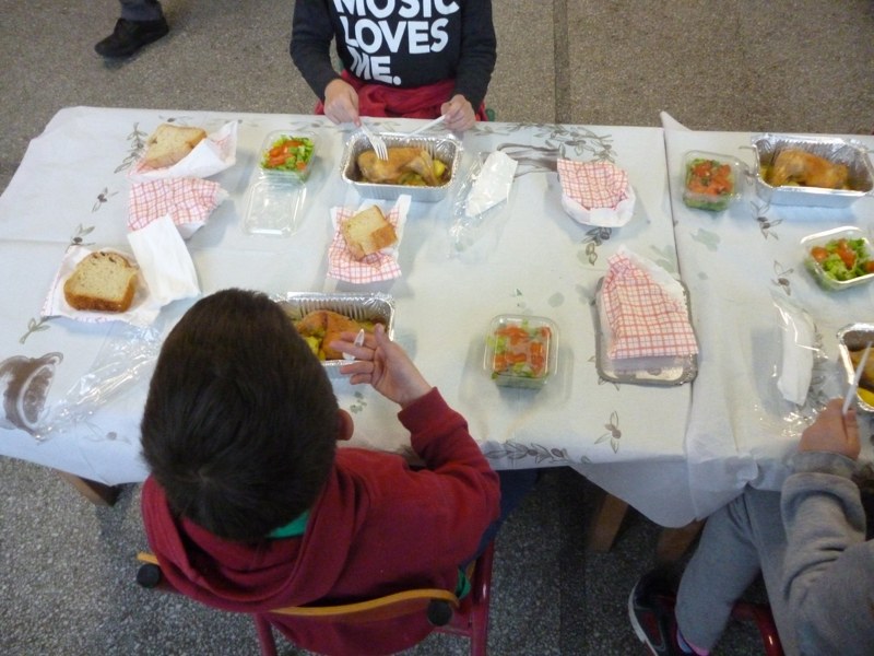 "Σχολικά Γεύματα" από τον ΚοιΣΠΕ Καβάλας 